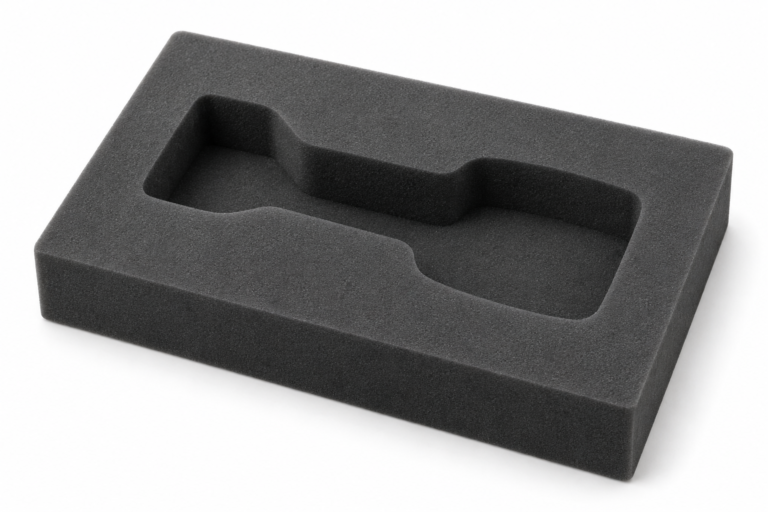 Schwarze PU-Schaum-Einlage mit gefräster Aussparung für ein Gerät — Befoam